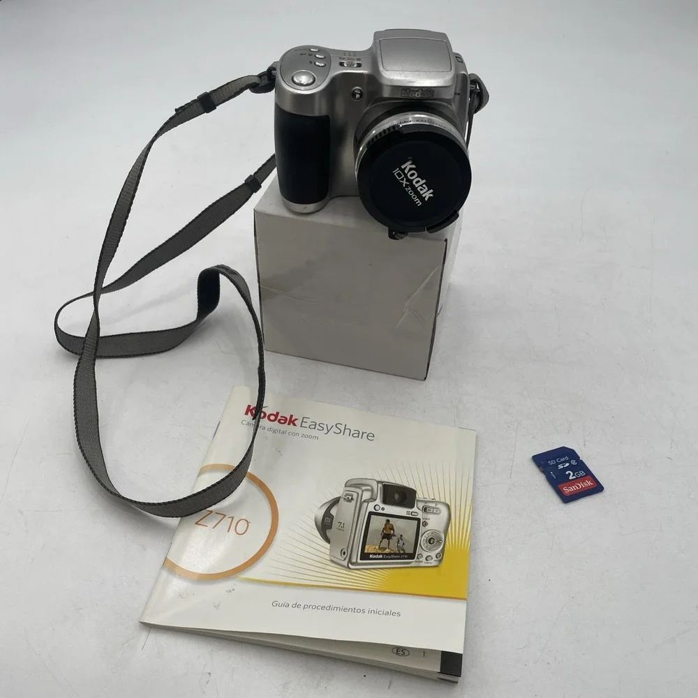 Kodak  EasyShare Z710 Digital Camera 7.1 MP 10X Zoom W/Video+Battery+Memory Card